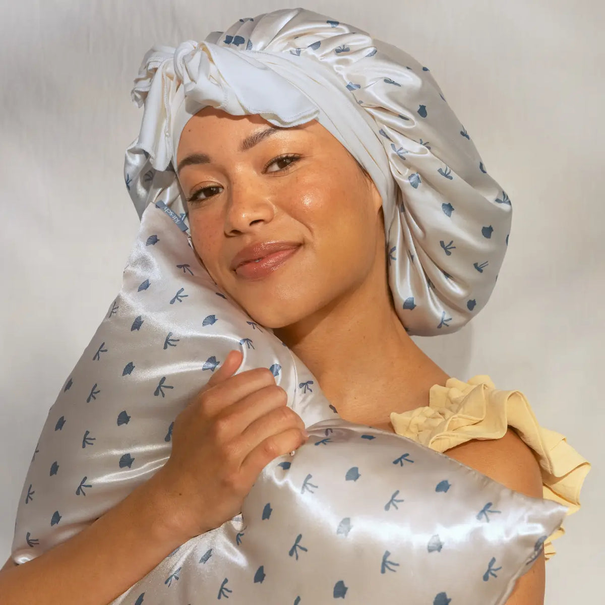 Kitsch Standard Satin Pillowcase- Pearlized Cream & Coastal Blue