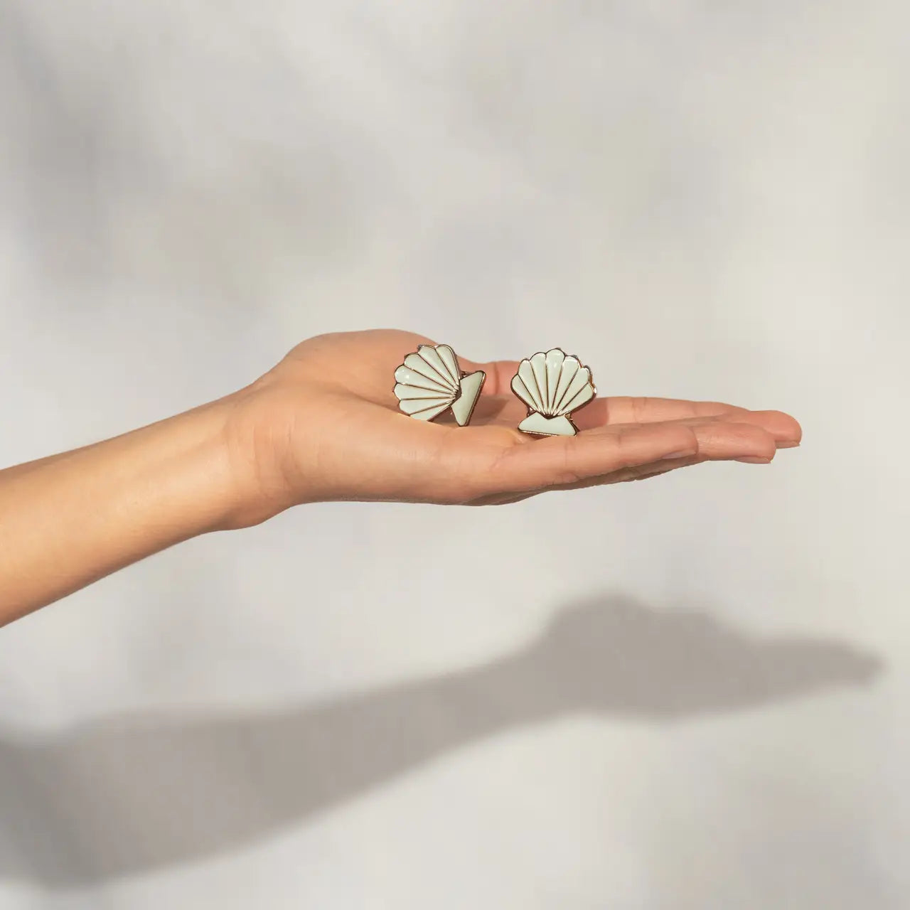 Kitsch Metal Clam Shell Hair Clip 2pc Set- Gold & Pearlized Cream