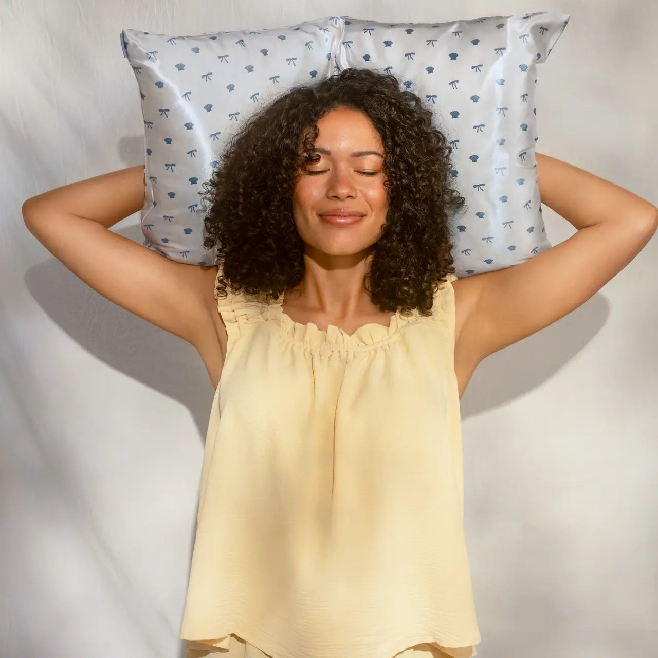 Kitsch Standard Satin Pillowcase- Pearlized Cream & Coastal Blue